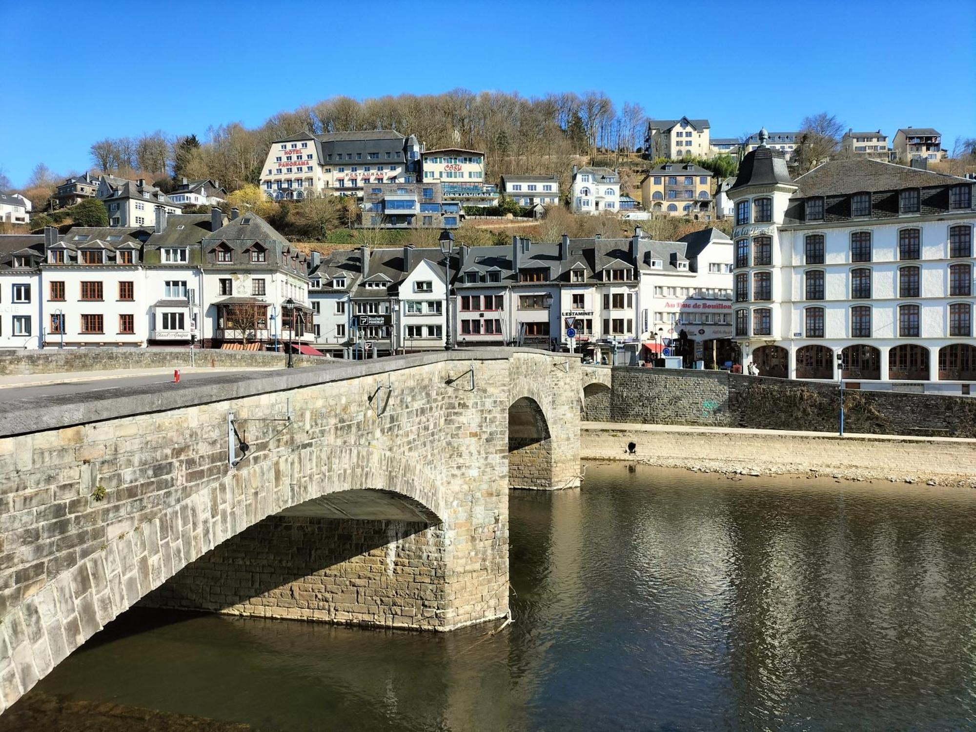 L'Alcove De Ide Hotel Bouillon Bagian luar foto